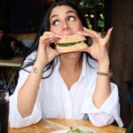Coralie Porrovecchio Instagram - Ma passion dans la vie ? Manger, manger, manger ! 💙🌈🦋