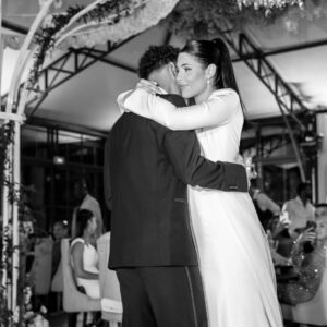 Coralie Porrovecchio Instagram - J’arrive pas à arrêter de poster des photos du mariage … vous m’en acceptez encore combien ? 1,3,4,6,10? ☺️🤍
@alibakhtiardesigns