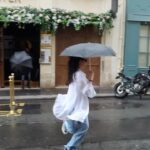 Coralie Porrovecchio Instagram - Je savais pas que tenir un parapluie en portant des lunettes rendait aussi star 😂 Hôtel Parister