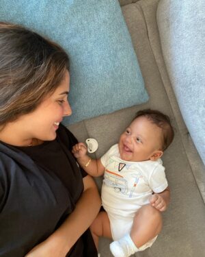 Coralie Porrovecchio Instagram - JOYEUX ANNIVERSAIRE À MON PREMIER AMOUR 
Quand j’ai entendu ton cœur battre et quand mes yeux se sont posés sur toi pour la première fois je n’aurais jamais pensé pouvoir voir un ange aussi beau .
Des l’instant où tu es arrivé, j’ai ressenti quelque chose de nouveau à l’intérieur et j’ai développé un amour inconditionnel .
Je te promet de te donner tout ce que j’ai et qu’il n’y aura pas un rêve dans ce monde que tu ne pourras accomplir .
Tient la main de maman et ne la laisse jamais partir . 
Je t’aime plus loin que les étoiles mon fils 🤍