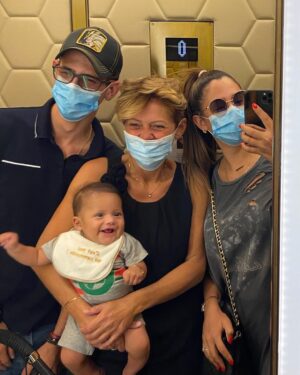 Coralie Porrovecchio Instagram - JOYEUX ANNIVERSAIRE À MON PREMIER AMOUR 
Quand j’ai entendu ton cœur battre et quand mes yeux se sont posés sur toi pour la première fois je n’aurais jamais pensé pouvoir voir un ange aussi beau .
Des l’instant où tu es arrivé, j’ai ressenti quelque chose de nouveau à l’intérieur et j’ai développé un amour inconditionnel .
Je te promet de te donner tout ce que j’ai et qu’il n’y aura pas un rêve dans ce monde que tu ne pourras accomplir .
Tient la main de maman et ne la laisse jamais partir . 
Je t’aime plus loin que les étoiles mon fils 🤍