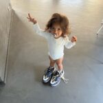 Coralie Porrovecchio Instagram - JOYEUX ANNIVERSAIRE À MON PREMIER AMOUR Quand j’ai entendu ton cœur battre et quand mes yeux se sont posés sur toi pour la première fois je n’aurais jamais pensé pouvoir voir un ange aussi beau . Des l’instant où tu es arrivé, j’ai ressenti quelque chose de nouveau à l’intérieur et j’ai développé un amour inconditionnel . Je te promet de te donner tout ce que j’ai et qu’il n’y aura pas un rêve dans ce monde que tu ne pourras accomplir . Tient la main de maman et ne la laisse jamais partir . Je t’aime plus loin que les étoiles mon fils 🤍