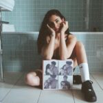 Coralie Porrovecchio Instagram - Il y a quelques jours je vous ai parlé de mon album photo pour avoir des photos développées des enfants, de @bouba_darkoss et de moi même 😂🤍 Je ne sais pas pour vous, mais je trouve ça important d’immortaliser des photos dans des albums comme faisait nos parents ! Merci à @monalbumphoto.fr pour ce tirage de qualité. Profitez de mon code promo CORALIE40 #collaboration