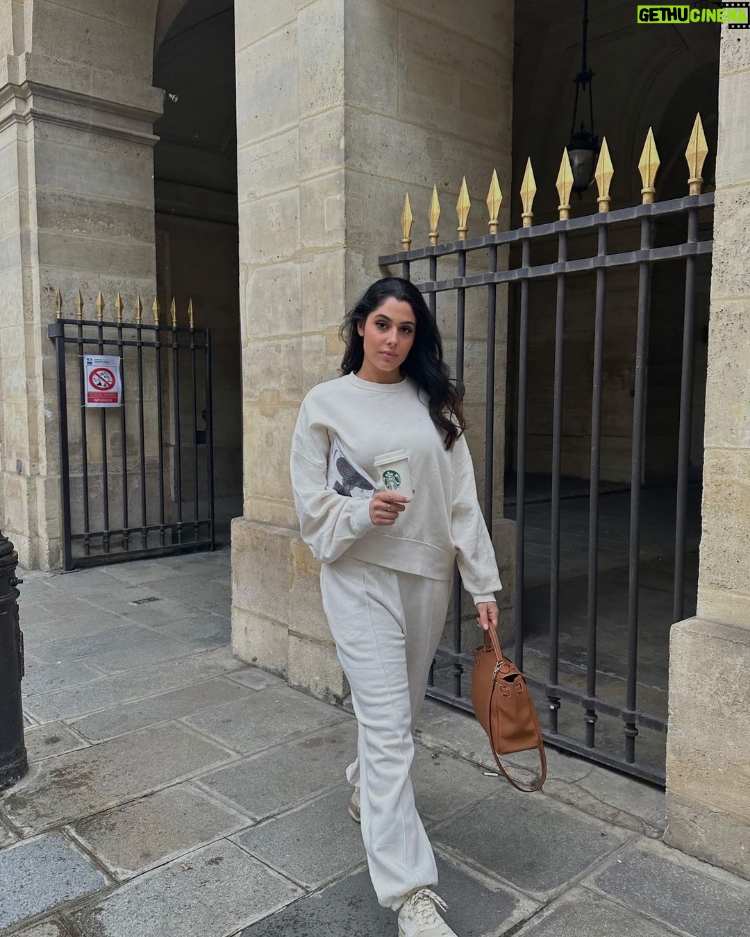 Coralie Porrovecchio Instagram - Quand tu fais la star mais que ton naturel te rattrape