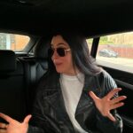 Coralie Porrovecchio Instagram – Quand j’essaie de me prendre pour une star mais que j’ai Leeroy qui me rappelle que je suis une maman et que je dois m’occuper de lui 😂
