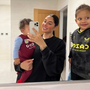 Coralie Porrovecchio Instagram - Les 3 fans de papa 🟡⚫️