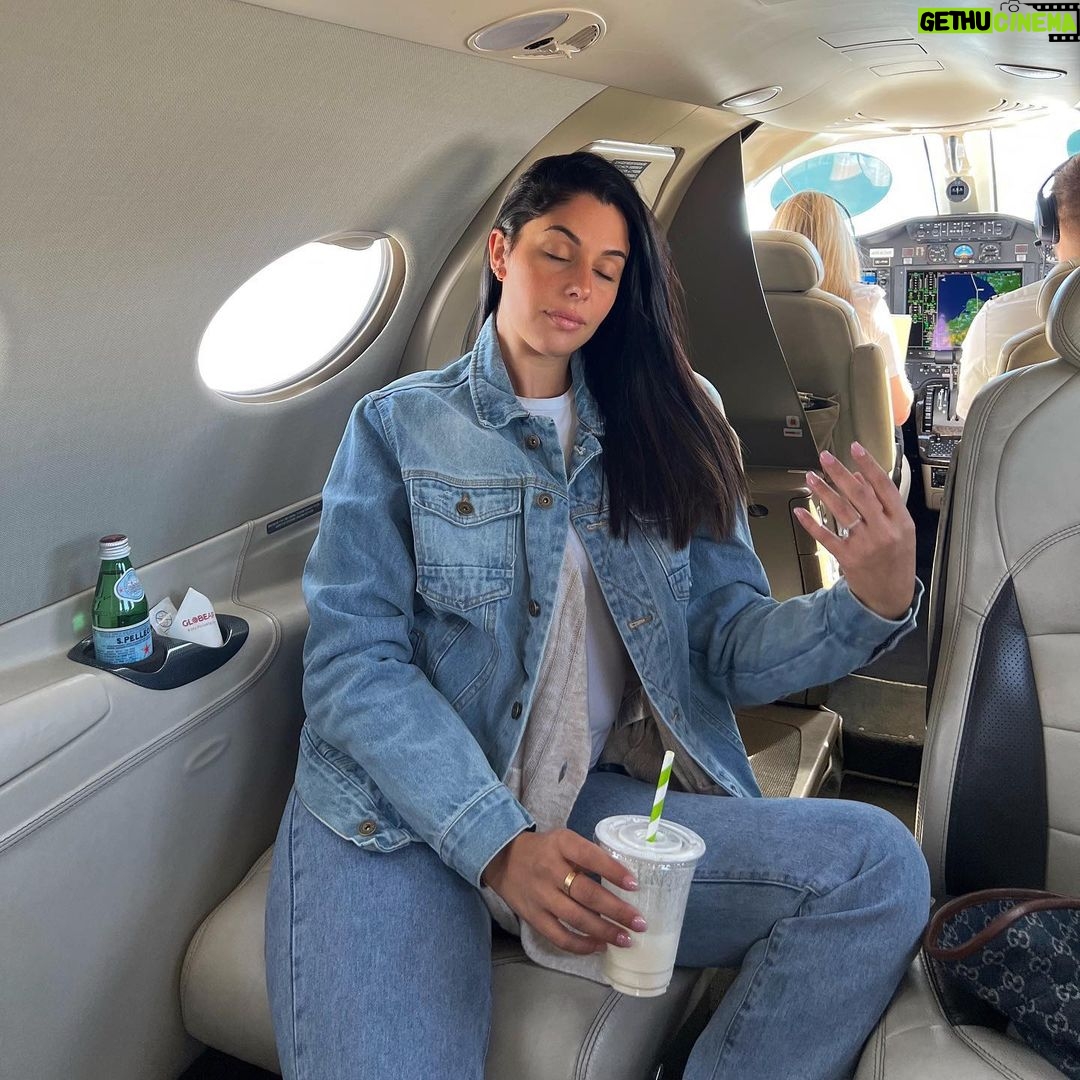 Coralie Porrovecchio Instagram - 🥤🥤🥤 👖 Amsterdam Netherland