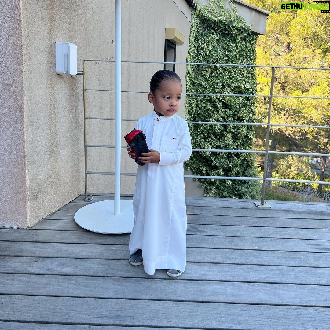 Coralie Porrovecchio Instagram - Aïd mubarak à tous les musulmans du monde 🤍🤎 #aidmubarak