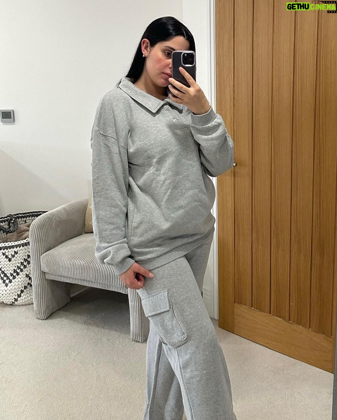 Coralie Porrovecchio Instagram - + 1 mois et on lache rien, je reviens de loin mais je suis tellement contente quand je vois les kilos perdus de jours en jours. 🥺🤍 Le plus dur, c’est surtout résister à la tentation avec les enfants..