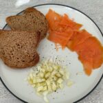 Coralie Porrovecchio Instagram - + 1 mois et on lache rien, je reviens de loin mais je suis tellement contente quand je vois les kilos perdus de jours en jours. 🥺🤍 Le plus dur, c’est surtout résister à la tentation avec les enfants..
