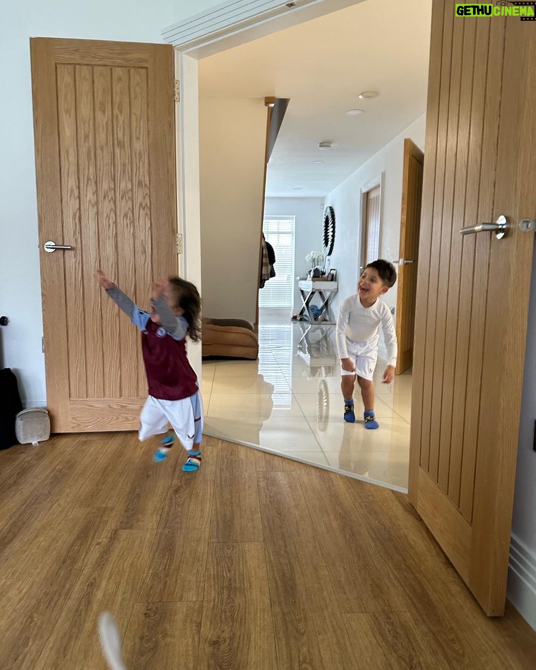 Coralie Porrovecchio Instagram - Dump du mois đđž 1. Sleylee 1 semaine 2. â Le retour de mes monstres prĂ©fĂ©rĂ©s 3. â Ma princesse qui grandit 4. Mes amours 5. Sleylee amoureuse des bras de sa mĂšre 6. â Leeroy et sa meilleure amie 7. â â RĂ©gime rĂ©gime rĂ©gime