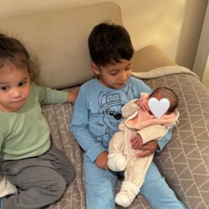 Coralie Porrovecchio Instagram - Sleylee Kamara 💖🌸
est venue complétée notre petite tribu ce dimanche 21 janvier 2024 .
Grâce à Dieu, tout s’est bien passé et nous sommes sur notre petit nuage ! 
With Love 💕