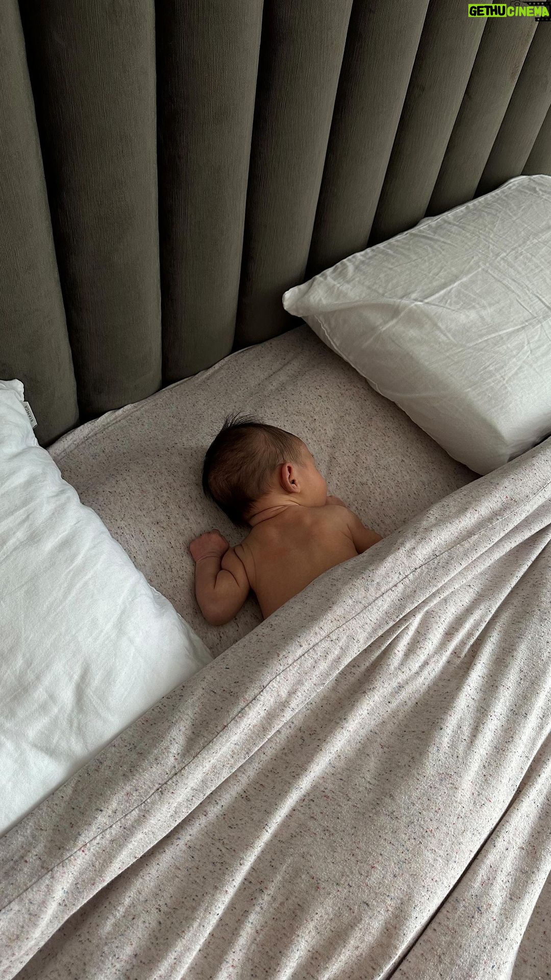 Coralie Porrovecchio Instagram - Déjà un mois de ma princesse 🥹❤️