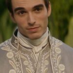 Corey Mylchreest Instagram - To be fair, I think I’d try climbing a wall too @india_amarteifio - although with a little more grace maybe..? #queencharlotte @bridgertonnetflix