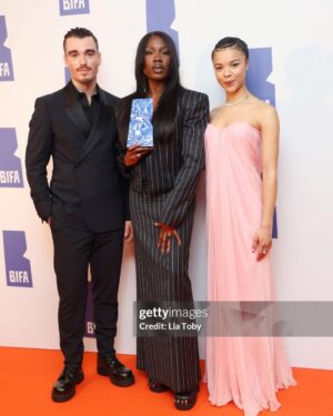 Corey Mylchreest Instagram - @bifa_film What an honour to present @vivianforever_  with the well deserved Breakthrough Performance award. HUGE HUGE HUGE congrats to you and all the incredible nominees ✨✨ 

Thank you thank you to:
@emporioarmani 
@hollyevawhite 
@petransellge 
@bifa_film 
@loscarlondon #loscarlondon
@coeur_de_lion_jewellery