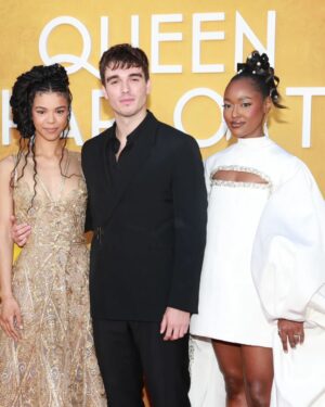 Corey Mylchreest Instagram - Global Prem in LA for Queen Charlotte 🌟
Less than a week yooo

@bridgertonnetflix 
@shondaland
@netflix 

Suit - @hollyevawhite & @givenchy 
Grooming - @sydneysollod