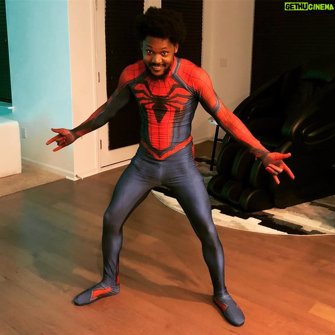 Cory Kenshin Instagram - Your favorite YouTuber’s favorite Youtuber here 🤓 sometimes I look in the mirror and be like “what did the world do to deserve you?” 😩😻 #spiderman #spidermanps4