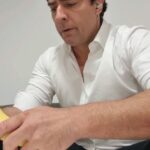 Cristián Riquelme Instagram – Así voy en la Deconstrucción de mi masculinidad..
Feliz día Lunes…

Es humor porsiacaso…