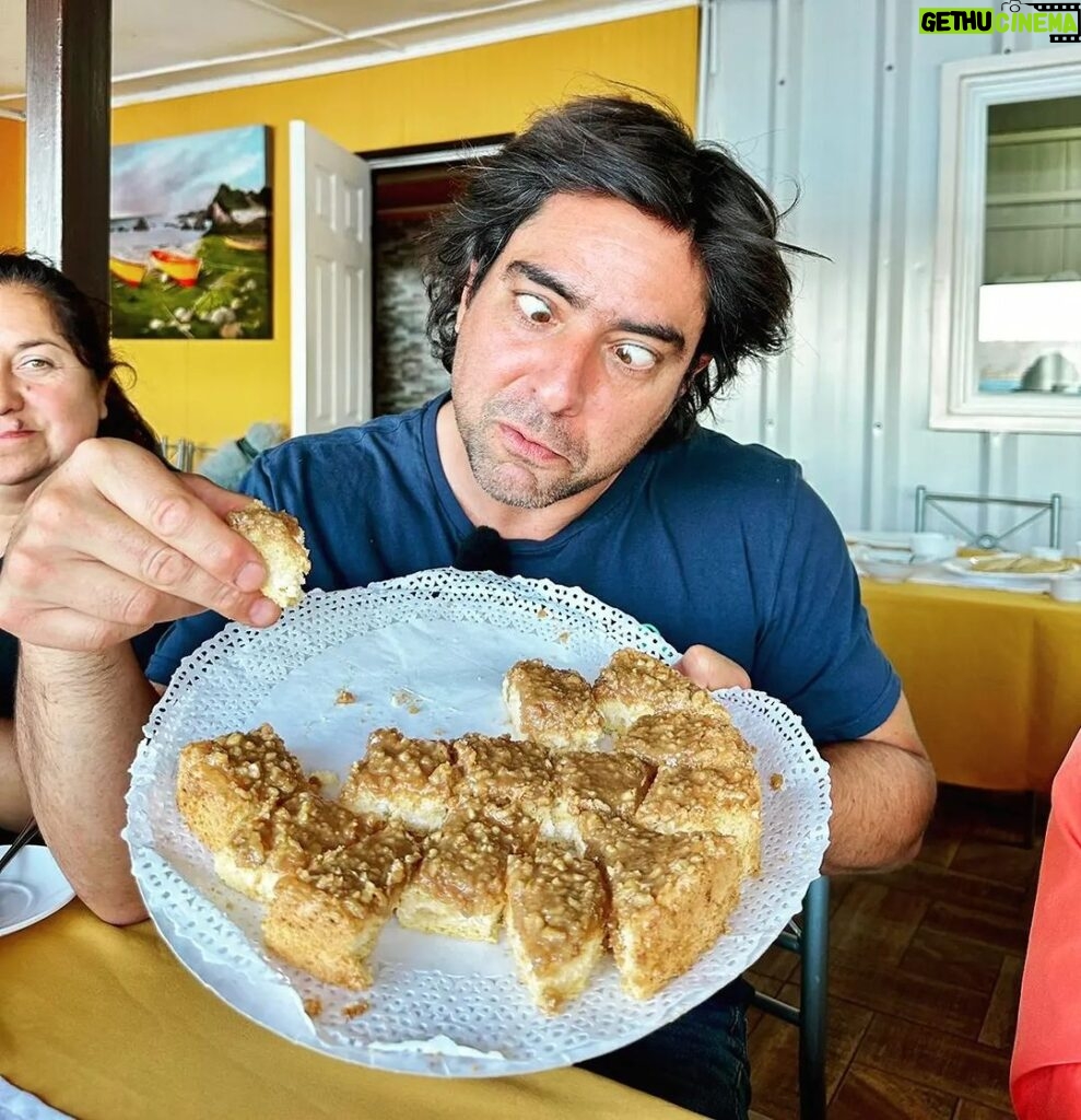 Cristián Riquelme Instagram - Amando cada gota de insulina dispuesta a contrarestar este manjar sureño. Kuchen de nuez! #trigliceridos #colesterol #sur #chile #gastronomía 📸 @michel_gavilan