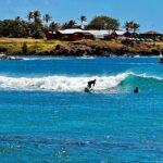Cristián Riquelme Instagram – Un estilo de vida, una disciplina, un deporte familiar, y cada vez que vengo a #rapanui trato de surfiar. Hoy, después de muchos años tengo el honor surfear con @utiaraki surfista local de olas grandes, quirn me prestó su tabla y compartimos con su familia! Nada más sano que surfiar, estar en contacto con el mar en su estado más dinámico en el ante jardín de uno de los lugares más misticos del mundo! #surf #deporte #vidasana #isladepascua