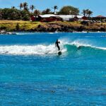 Cristián Riquelme Instagram - Un estilo de vida, una disciplina, un deporte familiar, y cada vez que vengo a #rapanui trato de surfiar. Hoy, después de muchos años tengo el honor surfear con @utiaraki surfista local de olas grandes, quirn me prestó su tabla y compartimos con su familia! Nada más sano que surfiar, estar en contacto con el mar en su estado más dinámico en el ante jardín de uno de los lugares más misticos del mundo! #surf #deporte #vidasana #isladepascua