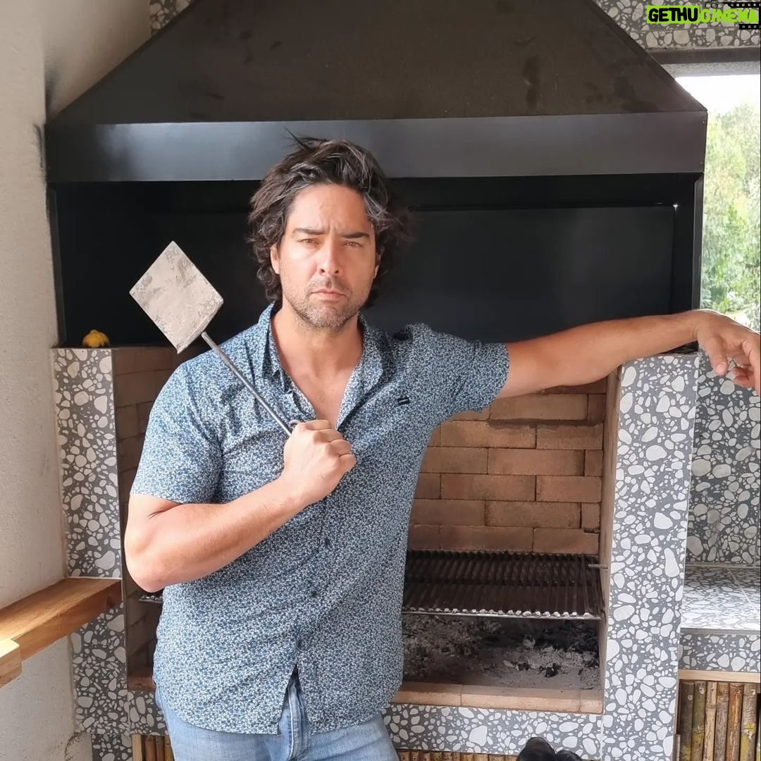 Cristián Riquelme Instagram - Cuanto espere para mi querido quincho! Lo logré y con lavavajillas inclusive?? Quedó pituco y funcional!! Gracias @mideachile por apañarme siempre, sepan que ahora pueden comprar lo que necesiten directamente en mideastore.cl #Midea #MideaStore