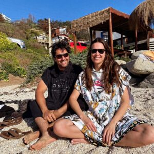 Cristián Riquelme Instagram - Estas toallas cambiaran su vida de playa. Además se puede cambiar ahí mismo y dejar el traje de baño secando sobre la roca! 😏 Las encuentra en @oneillchile  que sea un gran fin de semana.