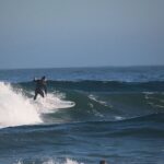 Cristián Riquelme Instagram – De caballero… corriendo una izquierda con mi amigo #julio 
#surf #chile #deporte #vidasana