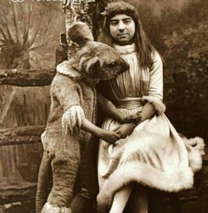 Cristián Riquelme Instagram - Este Registro de mi Tatarabuela, data de 1890, trasbambalinas en su actuacion en "Alicia en el País de los Guarenes" 
#feriado #chilegram #humor