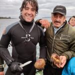 Cristián Riquelme Instagram – Como no amar a mi País y a su gente, porque son más los BUENOS que los MALOS, grabando en lugares lejanos, agrestes y llenos de trueque, vida y cariño. #islasdechile  #sur #chile #viajando 
Foto: @fblanchait