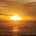 Cristián Riquelme Instagram - Un minuto de atardecer. Un regalo de la naturaleza a diario, que dejamos escapar sin contemplar porque no tenemos tiempo o damos por hecho que existen. Pero cuando hay tiempo, hay reflexión, calma y paz. #puestadesol #camping #vidaoutdoors