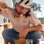 Cristián Riquelme Instagram - Domingo con "d" de dedo gigante de shrek que tengo. (Agarrando el hueso) espero que tengan un buen Domingo, yo feliz... Familia, niños, bicicleta y un asado.... Su sed? Cerveza estúpidamente helada....
