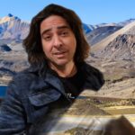 Cristián Riquelme Instagram - Soy #ExpertoEnFeriados y te entrego estas recomendaciones junto a @chile_estuyo para disfrutar este feriado. Para los que quieren escapar del frío: - Lagunas Cotacotani: puedes hacer un trekking en las lagunas que están en el Parque Nacional Lauca. A 9km de Parinacota. Si bien esta actividad se puede realizar durante todo el año, durante el invierno podrás ver el increíble volcán Parinacota cubierto de un manto de nieve. - Antofagasta: Esta región destaca por la calidad de sus cielos, ideales para el astroturismo y ver las estrellas en su máximo esplendor. Además, si eres team verano acá puedes disfrutar de un rico clima y realizar deportes en el borde costero. - Atacama y su mar de Dunas de Copiapó: 335 kilómetros de dunas, un espectáculo único de la naturaleza. Si te gusta la aventura, podrás deslizarte por las dunas practicando sandboard. Juegue!!