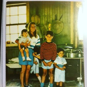 Cristián Riquelme Instagram - A mi madre querida un gran abrazo y eterna admiración a su trabajo includicable a la crianza de 4 niños. Saludo a todas las madres , quienes en el  umbral de dolor mas alto nos empujan a la vida y postergan la suya por vernos crecer. Y en una fuente incombustible de amor nos siguen queriendo hasta el resto de sus vidas. Abrazos y admiración por siempre... A las que están,  a las que se fueron y a  las que serán!  #vida #amor #mama #diadelamadre #madre