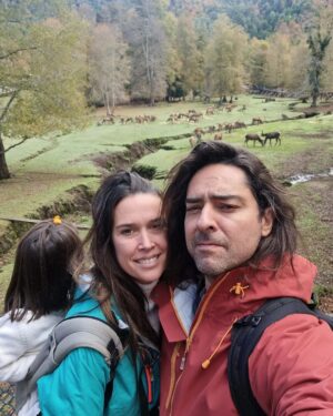 Cristián Riquelme Instagram - Mi hija y mi compañera de ruta, mis amores. Volvemos de a poco a salir donde más nos gusta estar: Al aire libre! @kannuoutdoor 
#vidaoutdoors
