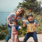 Cristián Riquelme Instagram - Feliz día Madre querida. Valientes fuertes, hechas de una paciencia incombustible, y un instinto de amor incondicional. Nuestras madres, quienes sienten el dolor más fuerte para darnos vida y luego posponen la suya por vernos crecer. Si la tienes viva, decirle que la quieres y regalonearla, si ya no está, recordarla en el corazón. Un beso grande madres queridas y a mi madre Patricia @quilarayen un abrazo enorme...
