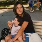Cristián Riquelme Instagram - Feliz día Madre querida. Valientes fuertes, hechas de una paciencia incombustible, y un instinto de amor incondicional. Nuestras madres, quienes sienten el dolor más fuerte para darnos vida y luego posponen la suya por vernos crecer. Si la tienes viva, decirle que la quieres y regalonearla, si ya no está, recordarla en el corazón. Un beso grande madres queridas y a mi madre Patricia @quilarayen un abrazo enorme...
