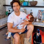 Cristián Riquelme Instagram - Despues de un buen asado y harto AC/DC se vino la siesta. Tener a mi conchito en brazos y esperarlo que haga tuto con brazo acalambrado es parte de lo lindo de esta vida. Amor gigante y sueño constante. Besos