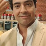 Cristián Riquelme Instagram – Trabajo con las mejores: Romina audio, Paula peluquería, Alondra maquillaje y Fernanda nuestra Chef… 
#topchefvipchile
