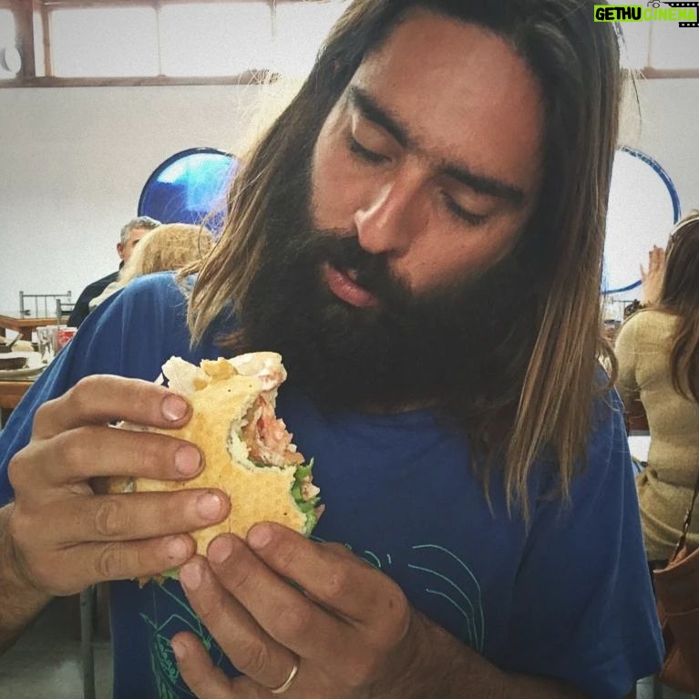 Cristián Riquelme Instagram - "Pta que come Jesús " fue lo que exclamó el dueño del restaurante en "Los Verdes" al sur de Iquique, años atrás.... que maravilla... @dealaskaapatagonia