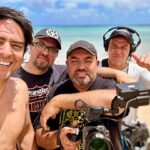 Cristián Riquelme Instagram – Porque yo no soy nada sin mi equipo de trabajo! Ellos son los rostros detrás de cámara,  que se nos sacamos la mugre juntos y en conjunto. HOy a las 19.30 por @chilevision  segunada temporada de #islasdechile @sabingochv 
@fblanchait @michel_gavilan @jaimevaldesamaro (que se hizo instagram)