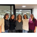 Cristina Pedroche Instagram - Hoy ha sido un día muy especial para mí. ❤️ Después de más de 6 meses (empecé a hablar con Alba antes de dar a luz) por fin nos hemos podido abrazar. @albapadibclc no solo es la persona que más sabe de lactancia del mundo sino que se ha convertido en una gran amiga para mí. Siempre pendiente de mí y de Laia, siempre presente. Gracias a ella superé mis miedos, dolores y dudas con la lactancia. 🙏🏽❤️ Y si hablo de grandes profesionales que se convierten en amigas también hablo de @noelia_lactapp que comenzó como mi psicóloga perinatal y ahora es mucho más. En @lactapp_lactancia también he hecho el taller de BLW y el de primeros auxilios. Y en @lactapp_shop tienen todo lo que se puede necesitar incluso la magia de los sacos sensoriales ❤️😂. Por supuesto no es publicidad ni colaboración, simplemente es un eterno AGRADECIMIENTO por hacerme sentir que no estaba loca ni sola. Os quiero tanto…😍❤️ GRACIAS 🙏🏽 y mucha teta❤️❤️❤️ LactApp