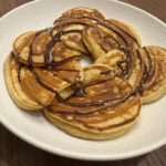 Cristina Pedroche Instagram - Domingo de ensueño😂❤️. @dabizdiverxo me ha hecho las mejores tortitas del mundo con una receta secreta dice😂… También ha hecho el caramelo salado y el chocolate… Madre mía…qué suerte tengo😂❤️