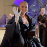 Cristina Pedroche Instagram - Menos mal que he posado en el photocall antes que la diva @jlo 😂😂 ¿Se puede ser más guapa? Yo digo NO. En persona es aún más increíble. Estoy en shock😂❤️. One&Only One Za'abeel