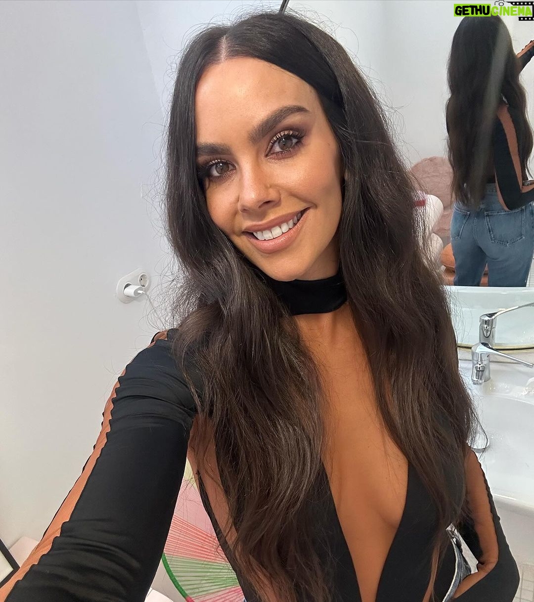 Cristina Pedroche Instagram - Esta noche a las 22:45 en Antena 3 estaré en “El novato”❤️❤️❤️ Ojalá os guste…quizás doy alguna pista 🍇…😜❤️