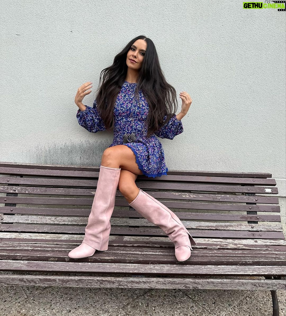 Cristina Pedroche Instagram - Un poco de color en este día lluvioso❤️.