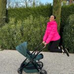 Cristina Pedroche Instagram – ¡Con muchas ganas de fin de semana! De pasear, jugar, comer rico…😍

Estamos muy felices con nuestro carrito Oxford de @maxicosi_eu ❤️
Es un todoterreno como nosotras😂❤️ #Oxford #MaxiCosi