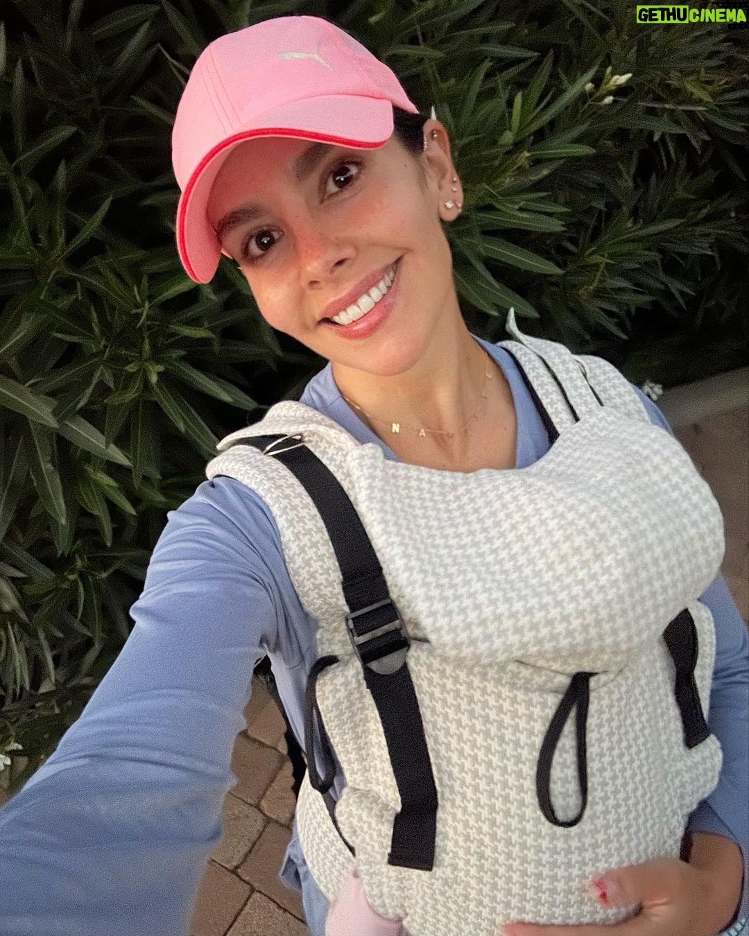 Cristina Pedroche Instagram - Hoy una hora de paseo con mi mejor amiga antes de que empiece @passwordoficial ❤️