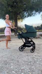 Cristina Pedroche Instagram - Poco a poco voy ganando confianza para salir de casa.❤️ Ya han pasado más de dos meses en los que he ido probando las cosas de @maxicosi_eu y ahora sí me siento con la capacidad de recomendaros su cochecito y además contaros que voy a ser su embajadora porque estoy muy contenta con su producto y calidad. 🥰 Nunca recomendaría nada sin estar segura pero en tema de bebés menos, por eso he necesitado este tiempo para probar y estar segura. El cochecito es el #leona2 y así es como me siento yo, una mamá leona❤️🦁 ———————— ⭐️Os dejo mi código descuento para su web: PEDROCHE10