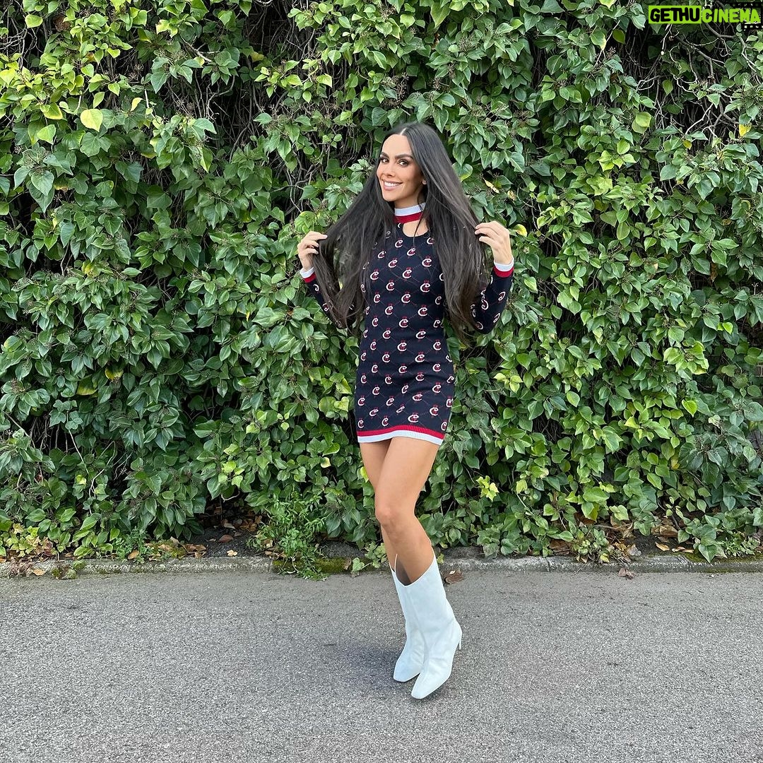 Cristina Pedroche Instagram - No puedo cambiar lo que piensan de mí así que yo a lo mío…y con actitud a por el resto del día…🔥💪🏽
